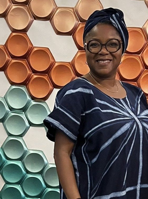 Portrait de Florence Akogbekan, directrice de la Crèche La Girafe Pablo